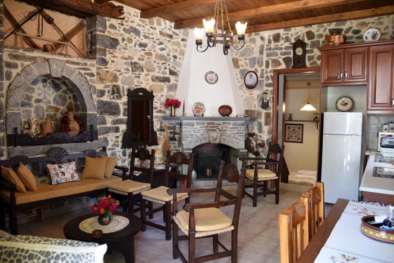 Traditional Residence With Terrace Latsida Exterior foto