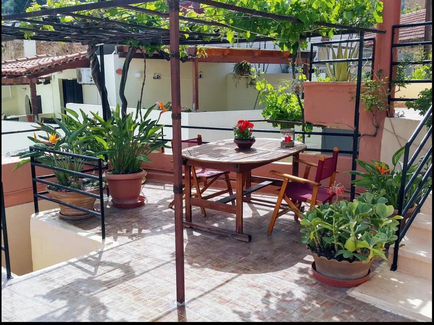 Traditional Residence With Terrace Latsida Exterior foto